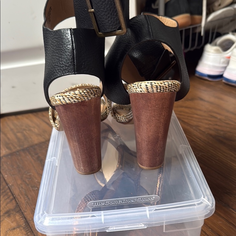 Splendid Black and Tan Heeled Sandals with Chunky Heel - Picture 6 of 6